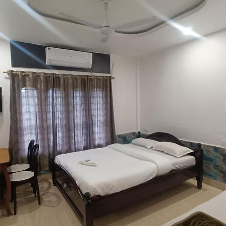 Hotel Santi Palace Bokakhat ภายนอก รูปภาพ