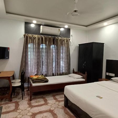 Hotel Santi Palace Bokakhat ภายนอก รูปภาพ