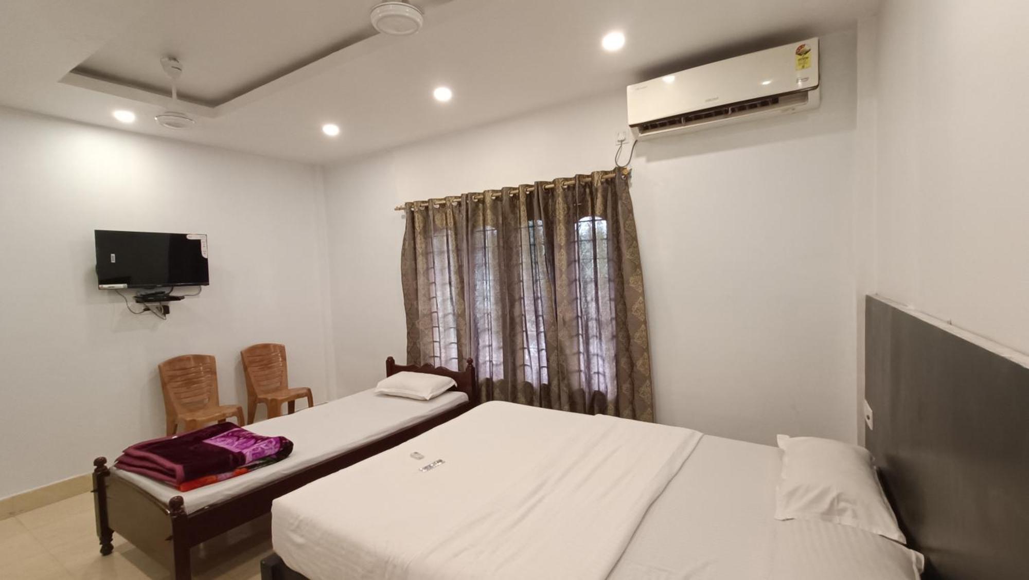 Hotel Santi Palace Bokakhat ภายนอก รูปภาพ