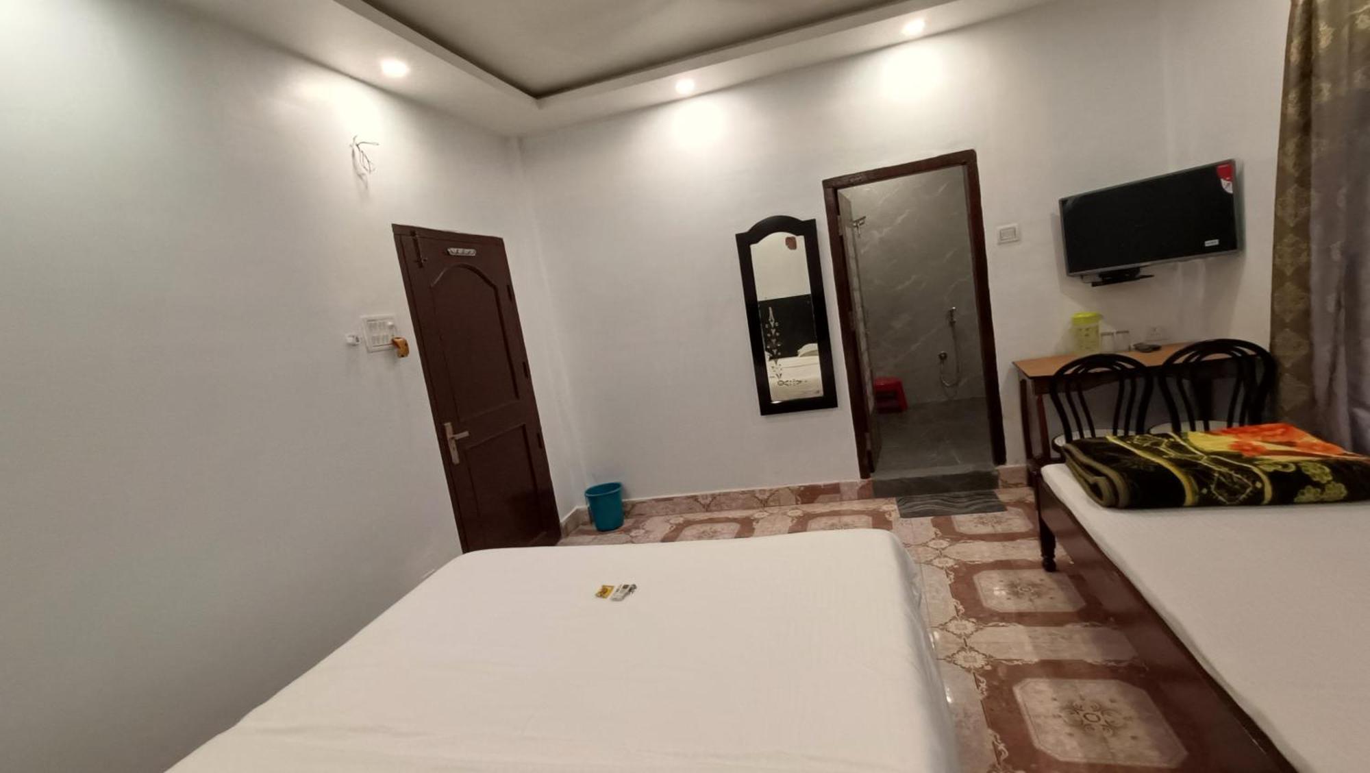 Hotel Santi Palace Bokakhat ภายนอก รูปภาพ