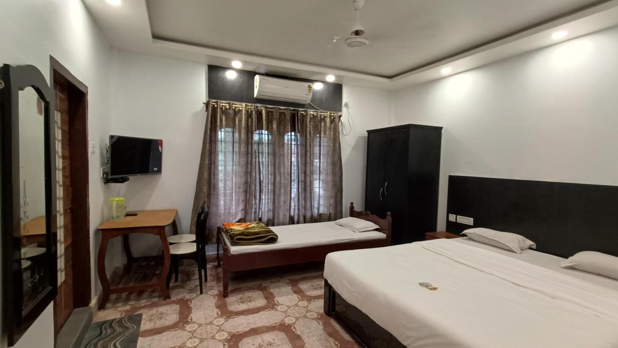 Hotel Santi Palace Bokakhat ภายนอก รูปภาพ