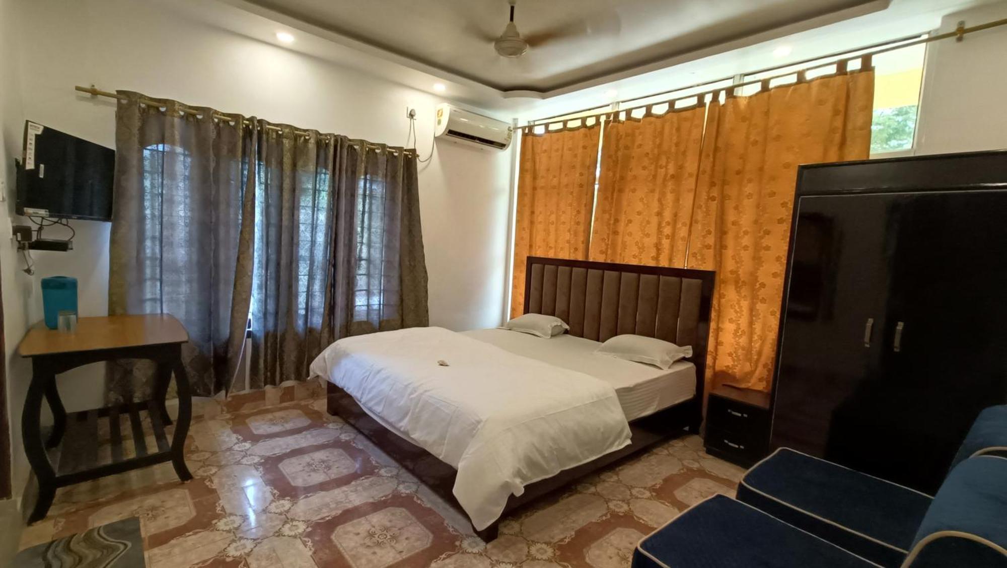 Hotel Santi Palace Bokakhat ภายนอก รูปภาพ